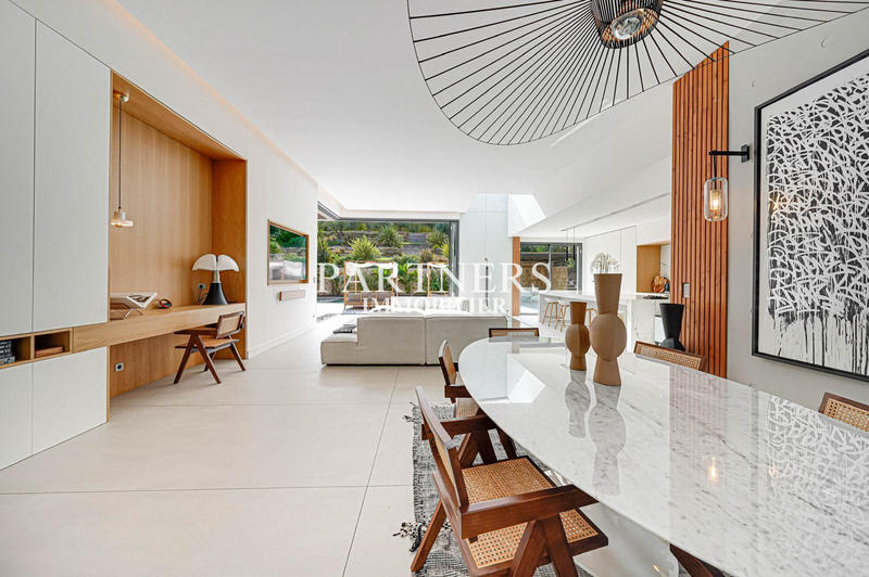 Maison contemporaine - 350 m² - 6 pièces