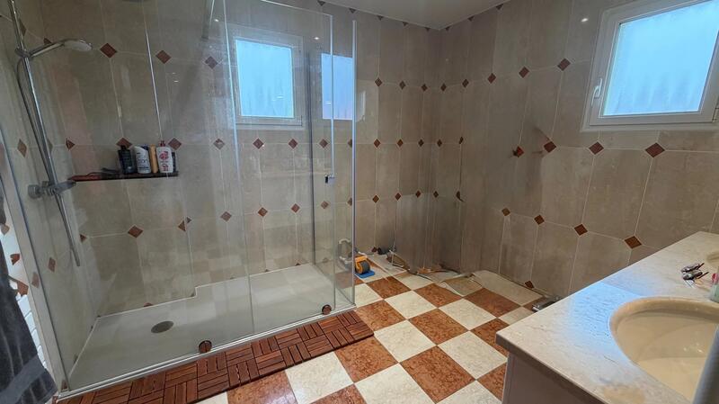 Maison - 250 m² - 9 pièces