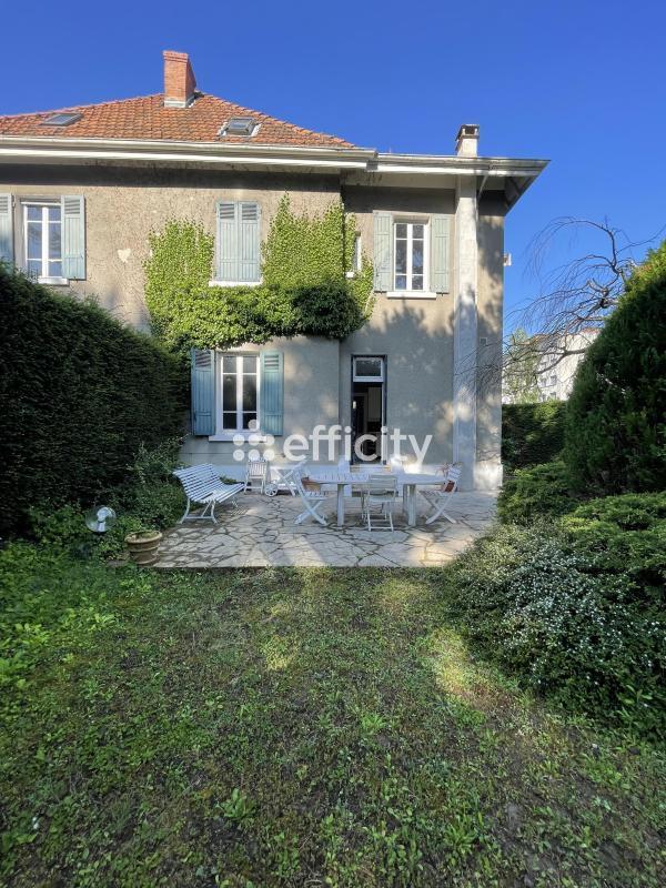 Maison - 210 m² - 7 pièces