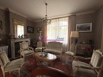 Maison traditionnelle - 238 m² - 7 pièces