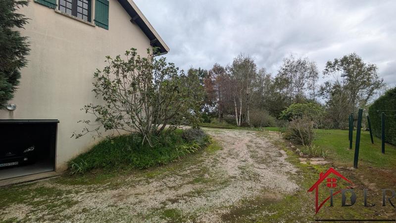 Maison - 210 m² - 6 pièces