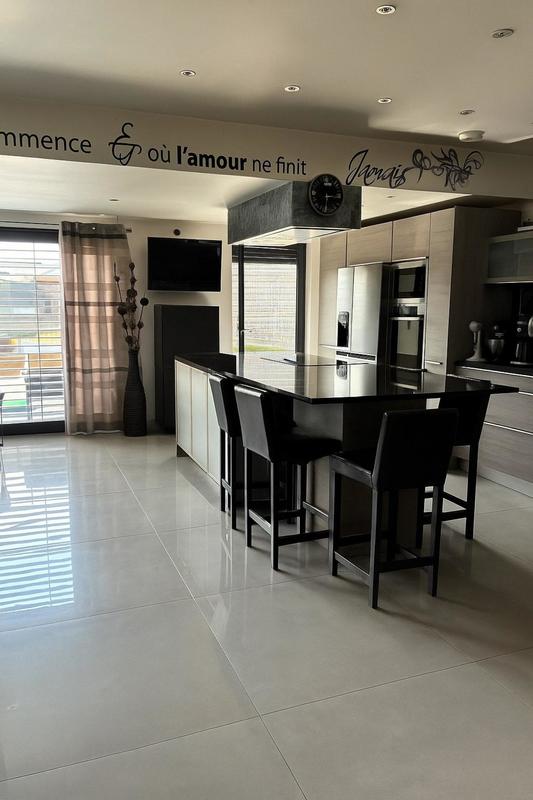 Maison - 145 m² - 5 pièces