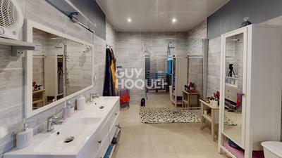 Maison - 377 m² - 10 pièces