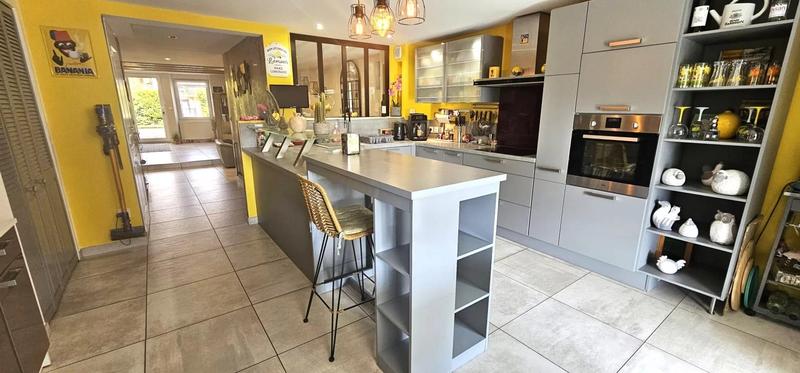 Maison - 220 m² - 5 pièces