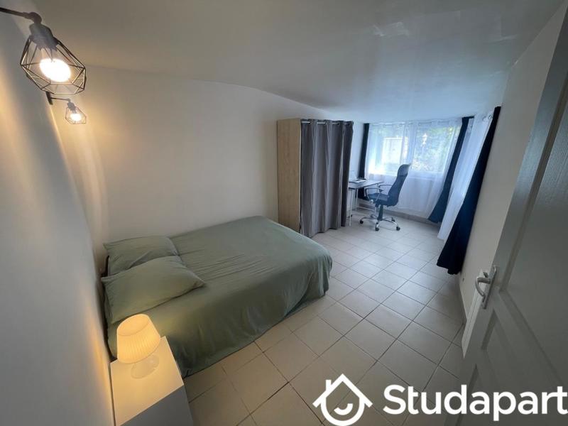 Chambre - 13 m² - 1 pièce