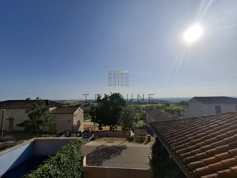 Maison - 325 m² - 12 pièces