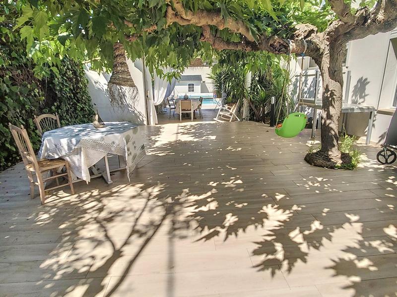 Villa - 284 m² - 8 pièces