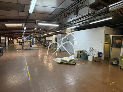 Entrepôt - 2 160 m²