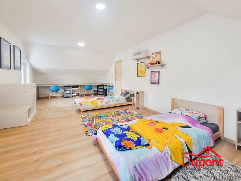 Maison - 215 m² - 9 pièces