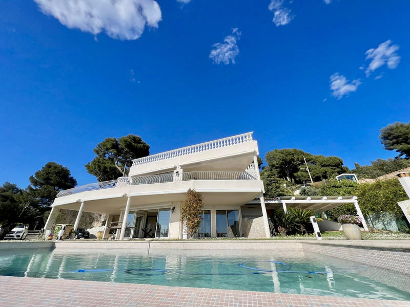 Villa - 240 m² - 5 pièces