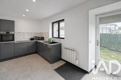 Maison - 95 m² - 5 pièces