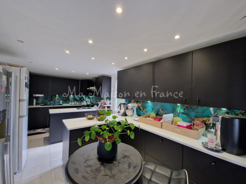 Maison - 451 m² - 12 pièces