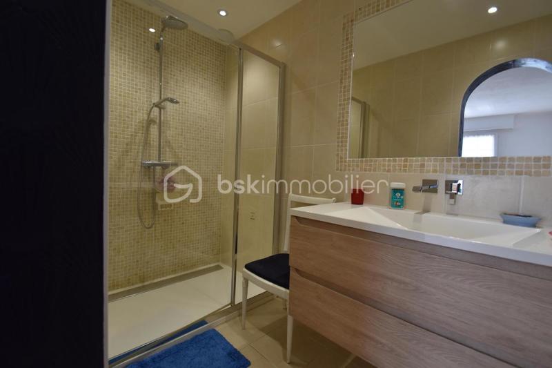 Demeure - 303 m² - 11 pièces