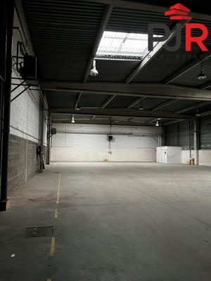 Local d'activités - 859 m²