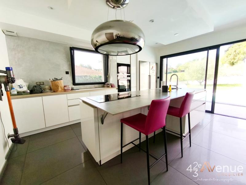 Villa - 199 m² - 6 pièces