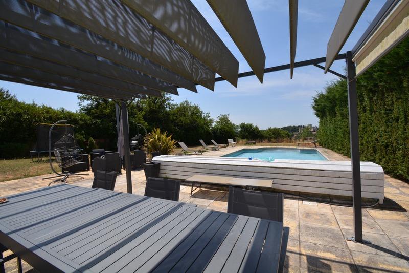 Maison - 221 m² - 7 pièces