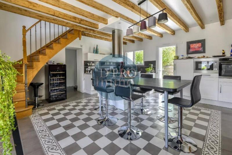 Maison - 284 m² - 8 pièces