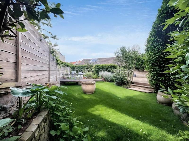 Maison - 280 m² - 15 pièces