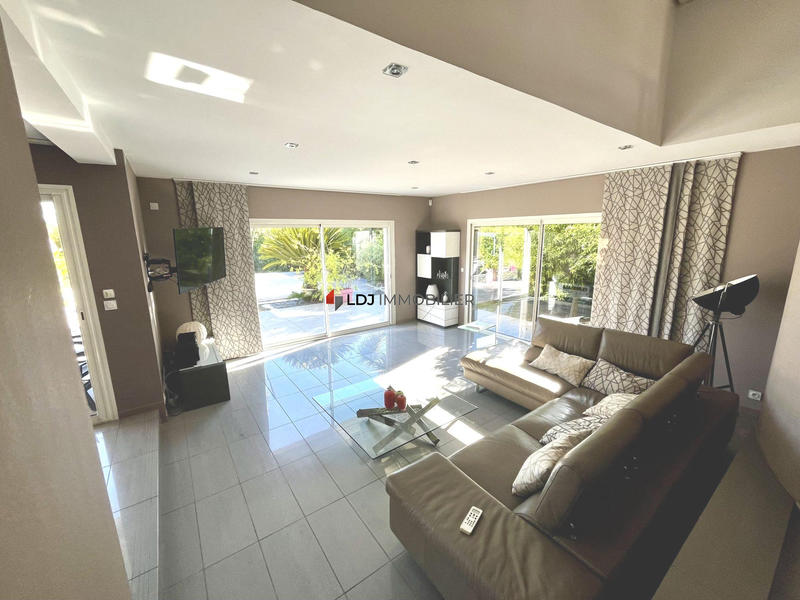 Maison contemporaine - 218 m² - 6 pièces