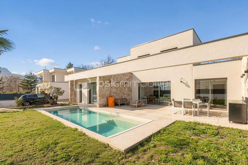 Maison - 153 m² - 6 pièces