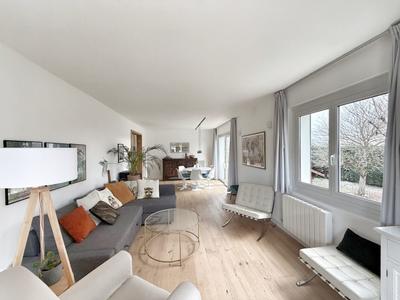 Maison - 211 m² - 7 pièces