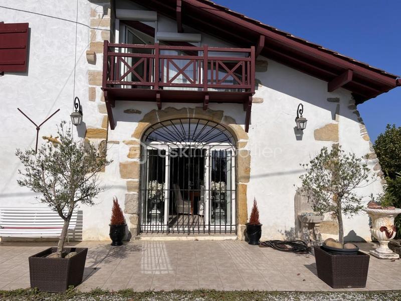 Maison en pierre - 280 m² - 9 pièces