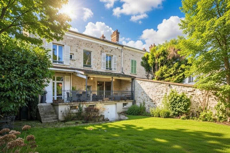 Maison - 210 m² - 8 pièces