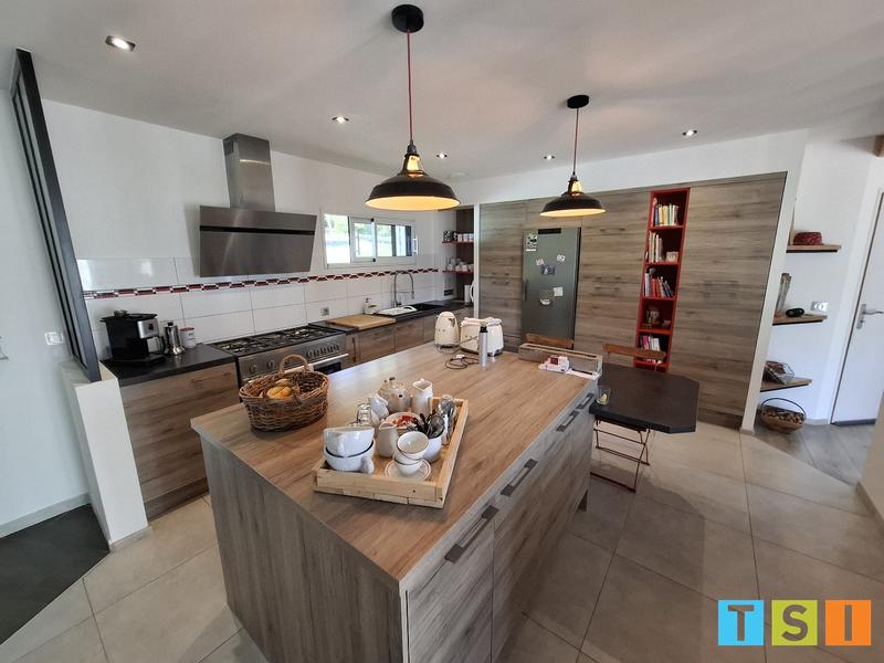 Maison - 228 m² - 6 pièces