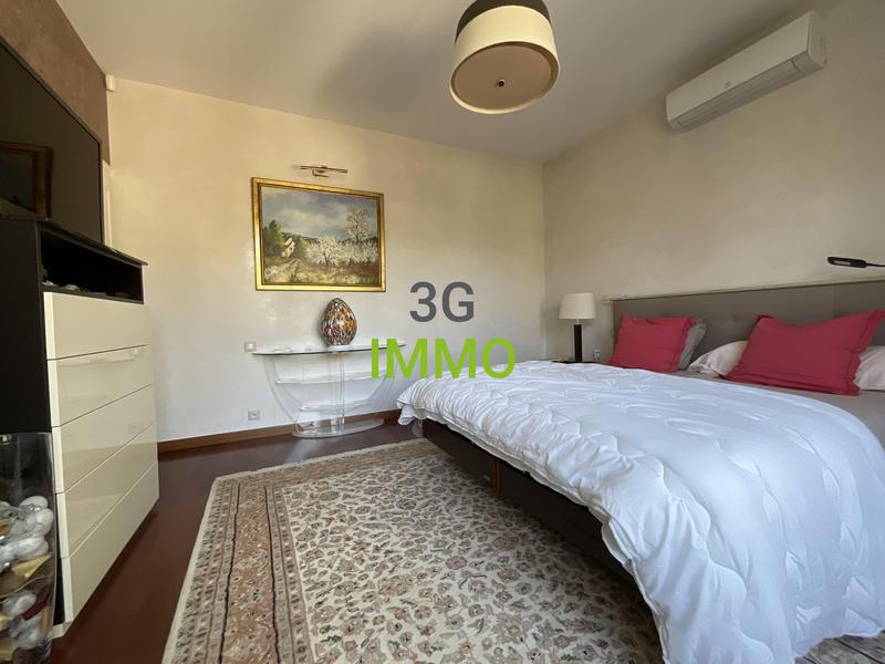 Maison traditionnelle - 333 m² - 8 pièces