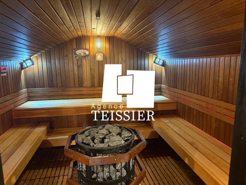 Mas - 450 m² - 14 pièces