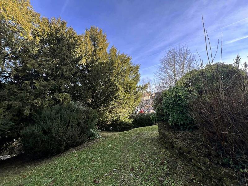 Propriété - 240 m² - 12 pièces