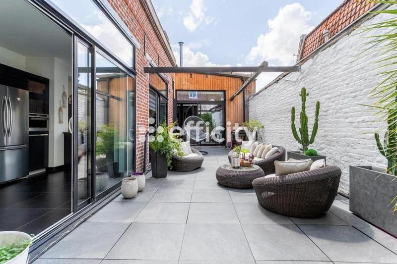 Maison - 230 m² - 8 pièces