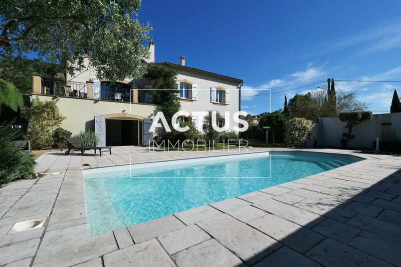 Maison - 227 m² - 10 pièces