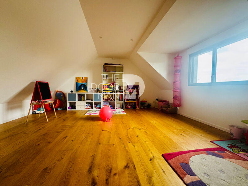 Maison - 214 m² - 6 pièces