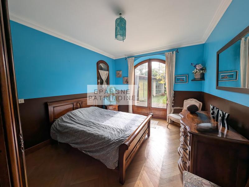 Maison traditionnelle - 203 m² - 9 pièces