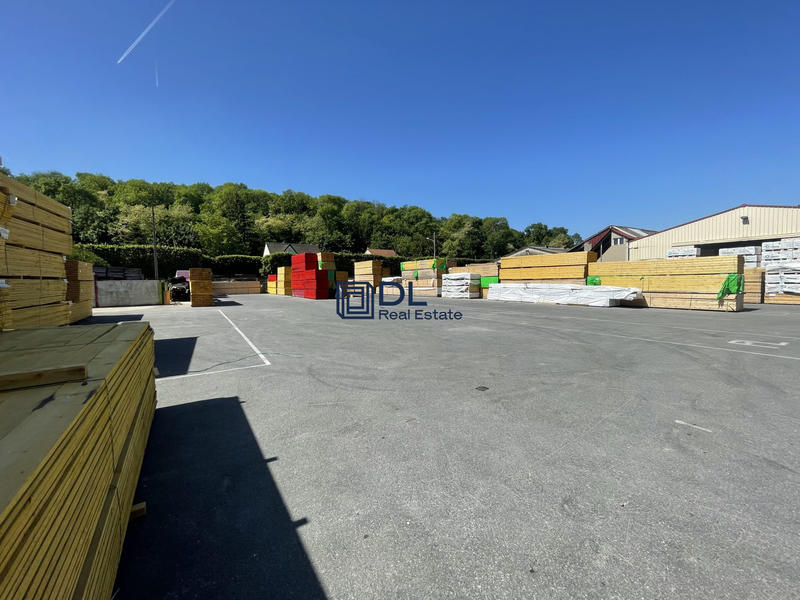 Terrain commercial - 5 400 m²