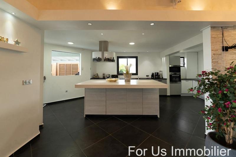 Villa - 271 m² - 8 pièces