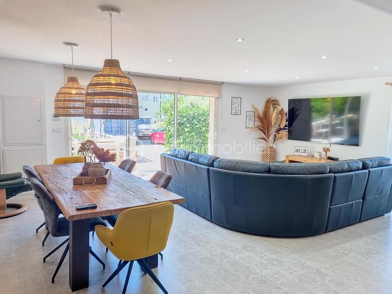 Villa - 232 m² - 9 pièces