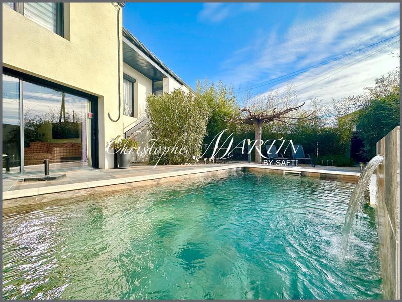 Maison - 212 m² - 8 pièces