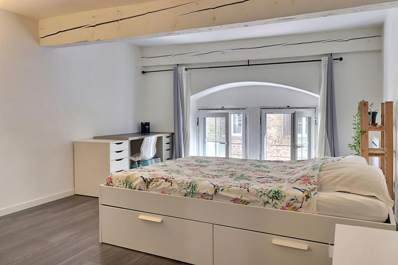 Appartement - 240 m² - 9 pièces