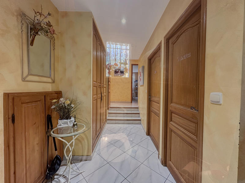 Maison - 213 m² - 7 pièces