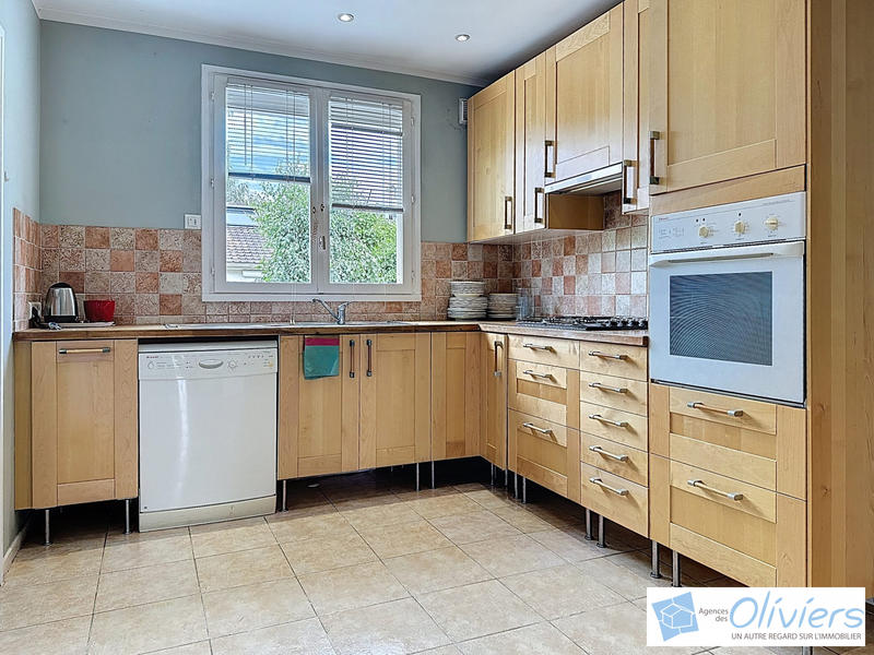 Maison - 181 m² - 8 pièces