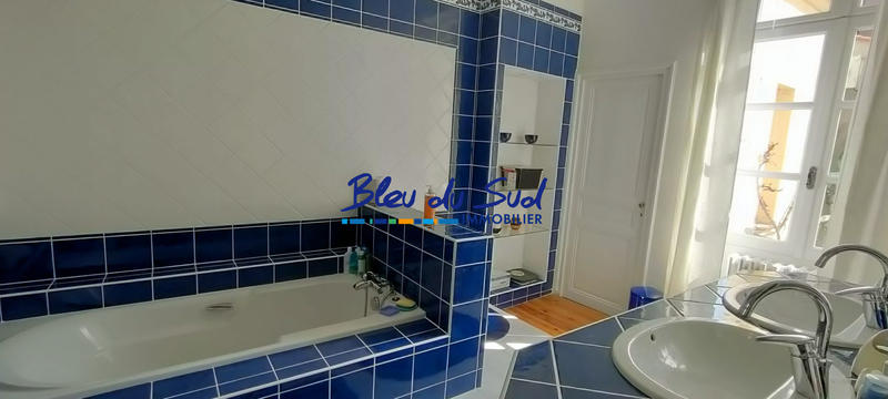 Maison - 250 m² - 11 pièces