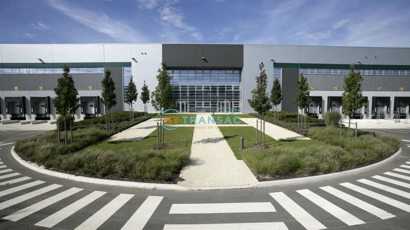 Entrepôt - 6 689 m²