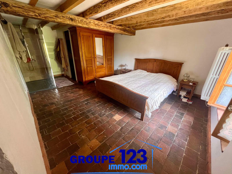 Maison - 240 m² - 8 pièces