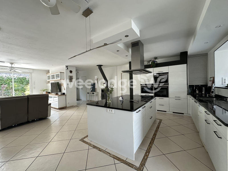 Maison - 184 m² - 7 pièces