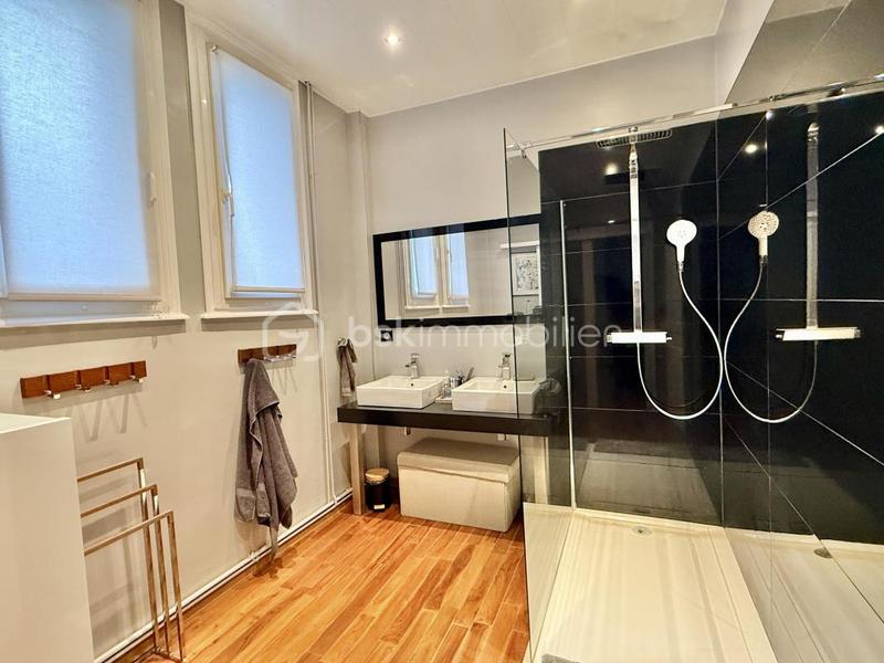 Demeure - 200 m² - 6 pièces