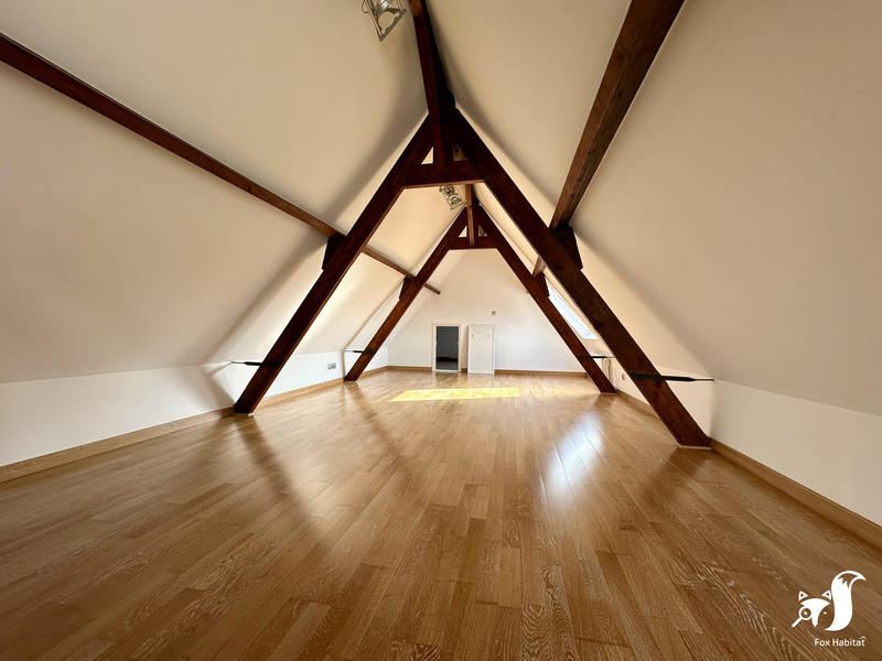 Maison - 240 m² - 9 pièces