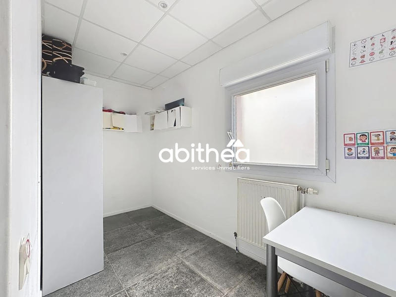 Bureau - 86 m² - 6 pièces