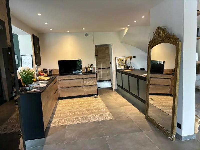 Maison - 220 m² - 7 pièces